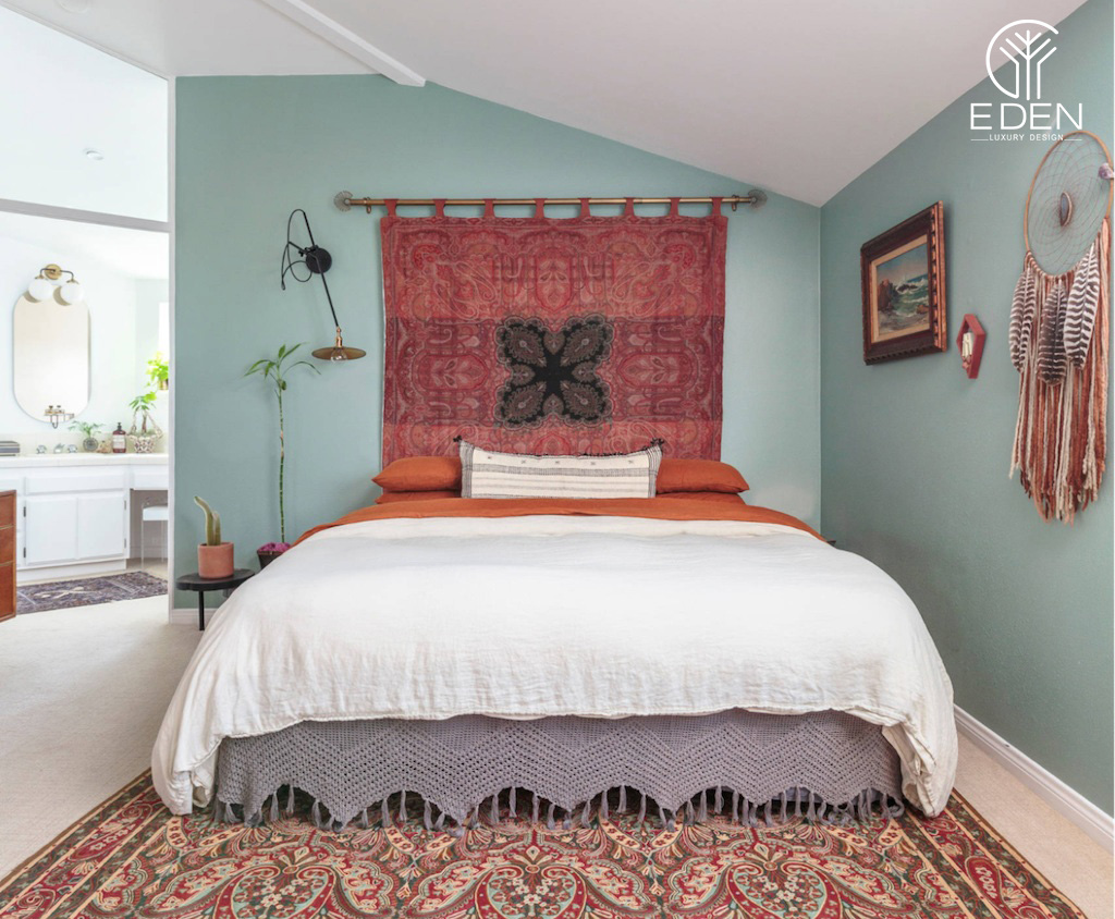 Các tấm thảm với hoa văn sặc sỡ sẽ tạo nên một nét cuốn hút riêng cho căn phòng ngủ Vintage