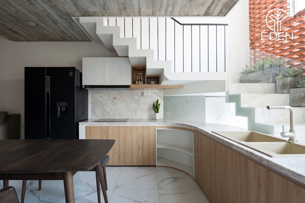 Mẫu thiết kế phòng bếp có phong cách hiện đại dành cho nhà ống