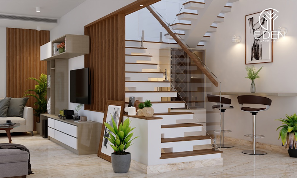 Cầu thang chất liệu kính kết hợp gỗ sẽ mang đến một phòng khách hiện đại nhà ống