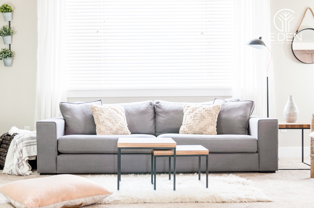 Sofa ghi xám vừa đơn giản vừa hiện đại trong trang trí phòng khách tối giản