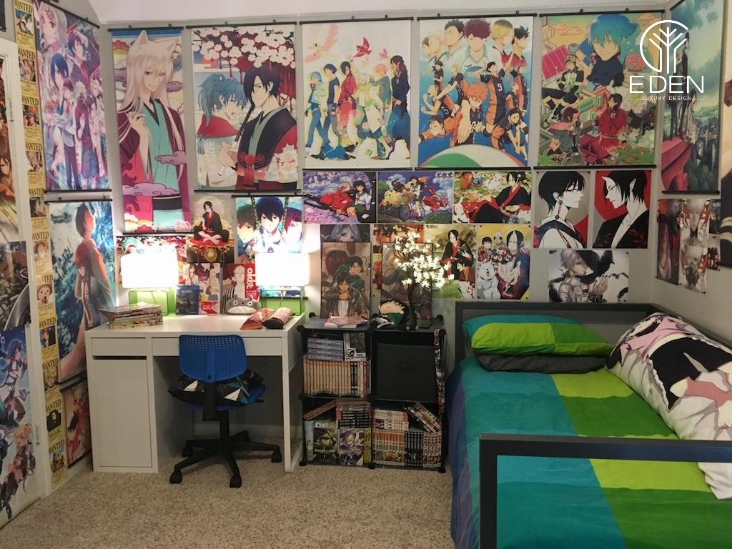 Phòng ngủ anime với bức tường chứa nhiều nhân vật hoạt hình gây ấn tượng mạnh mẽ