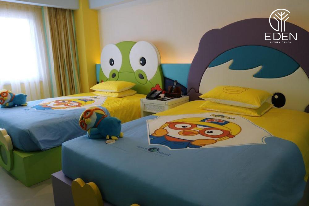 Chiếc giường cách điệu các nhân vật hoạt hình khiến không gian thêm phần sống động