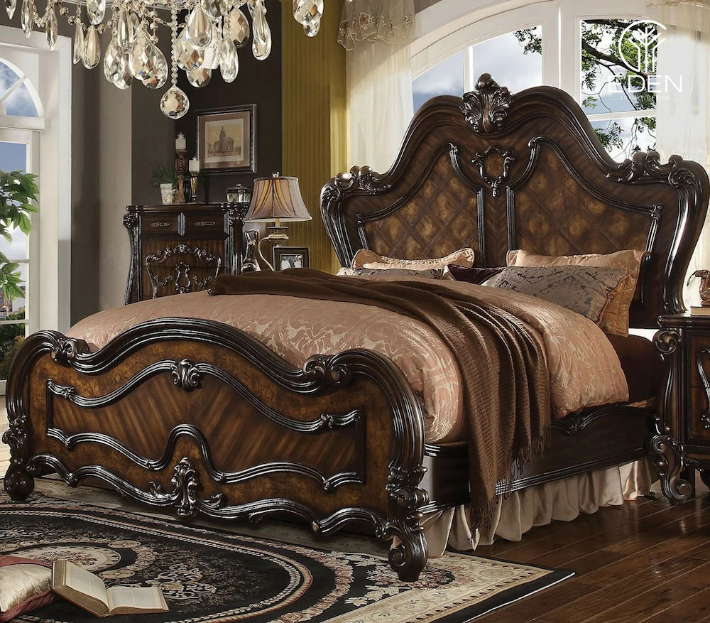 Giường ngủ gỗ tạo nên điểm nhấn sang trọng cho không gian phòng ngủ hoàng gia