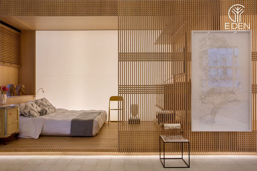 Phòng ngủ với thiết kế bức tường Shoji ở cửa và trần độc đáo