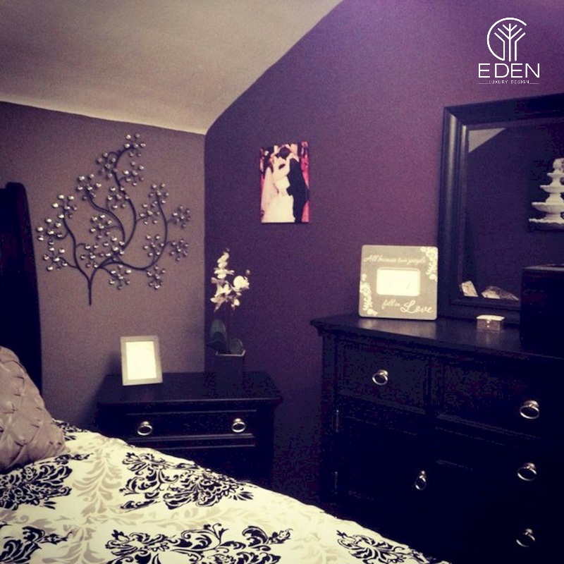 Nội thất màu tím ấn tượng trong căn phòng ngủ