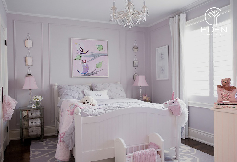 Mẫu 6: Màu tím nhẹ nhàng và bức tranh treo tường đặc sắc góp phần giúp không gian phòng ngủ trở nên thoải mái nhưng vẫn có chiều sâu