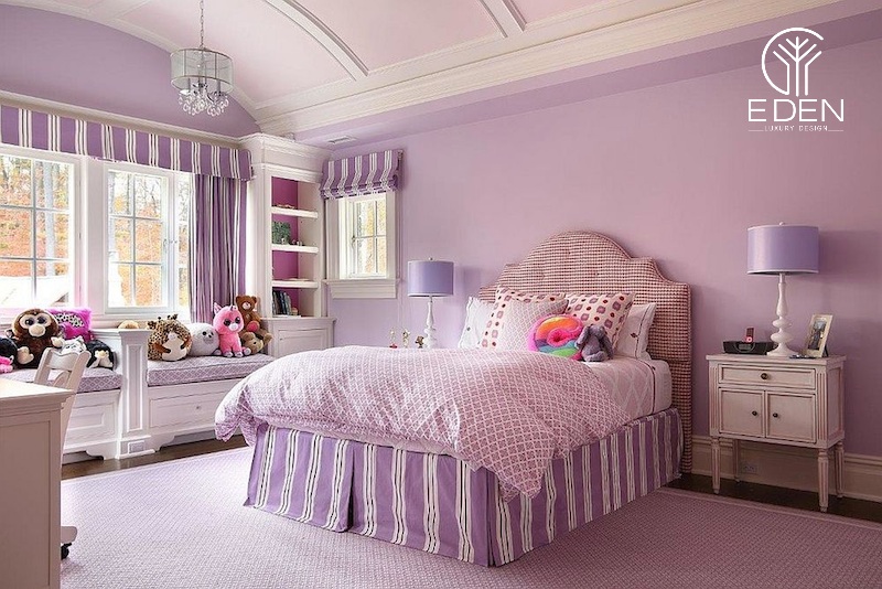Mẫu 7: Decor phòng ngủ theo tông tím dễ thương và đáng yêu với chăn gối đầy sắc màu cũng là điểm nhấn đặc biệt cho căn phòng