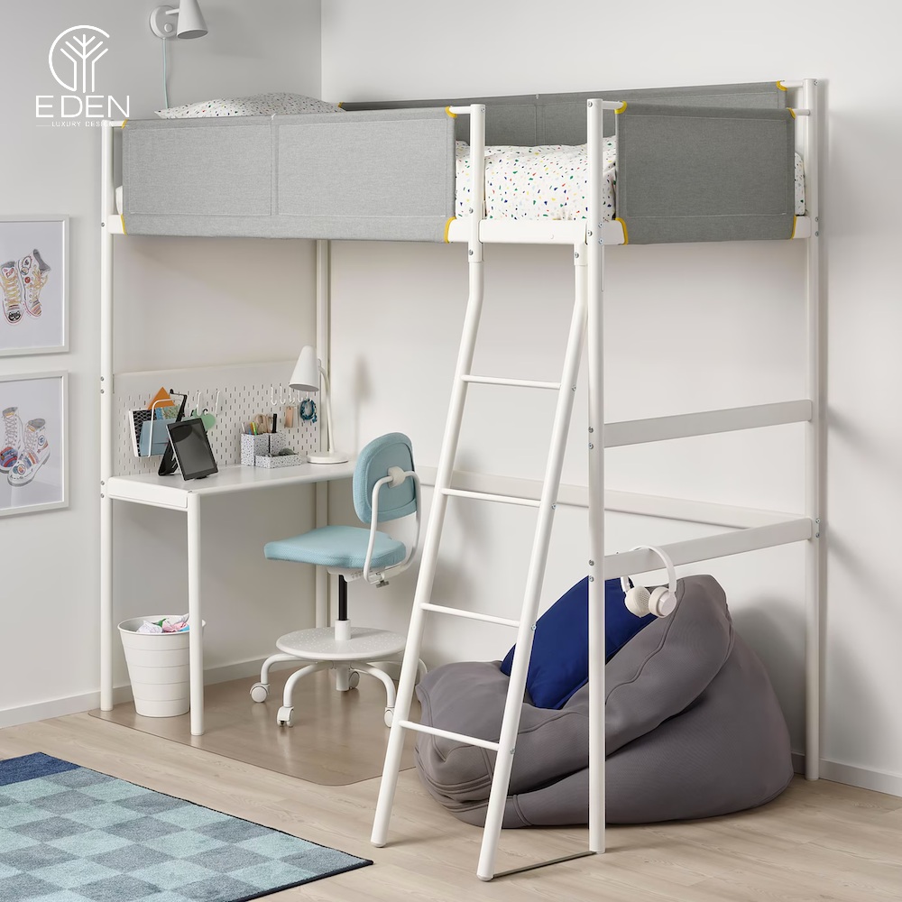 Kết hợp giường tầng với bàn học là một thiết kế rất phù hợp với những gia đình có con trẻ để cho chúng sử dụng dễ dàng học tập và nghỉ ngơi