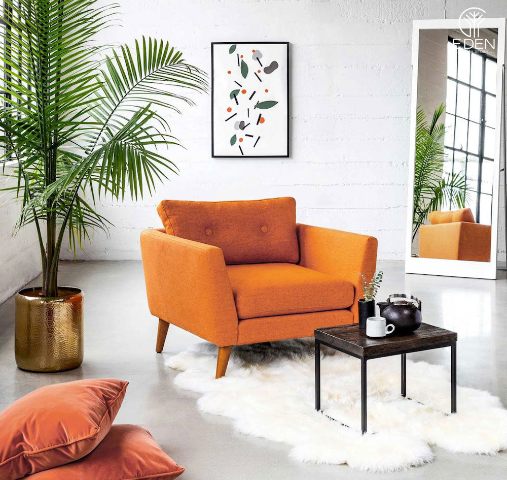 Vẻ đẹp trẻ trung cho căn phòng từ màu sắc cam của chiếc sofa đơn mang lại