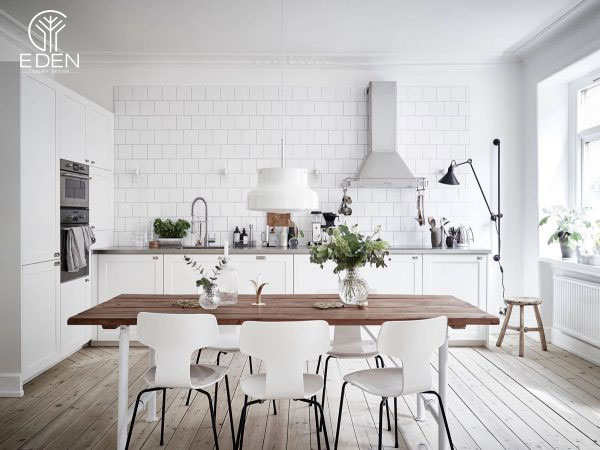 Phòng bếp Scandinavian với đầy ánh sáng mẫu 2