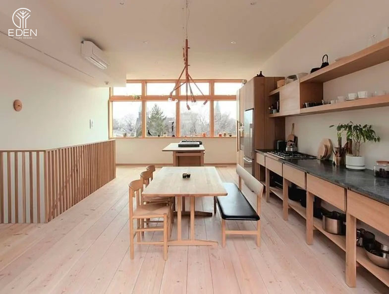 Phòng bếp được trang bị nội thất bằng gỗ theo phong cách Nhật Bản