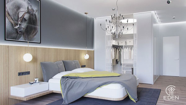 Nền gỗ kết hợp với rèm màu xám khiến phòng ngủ ấm cúng hơn