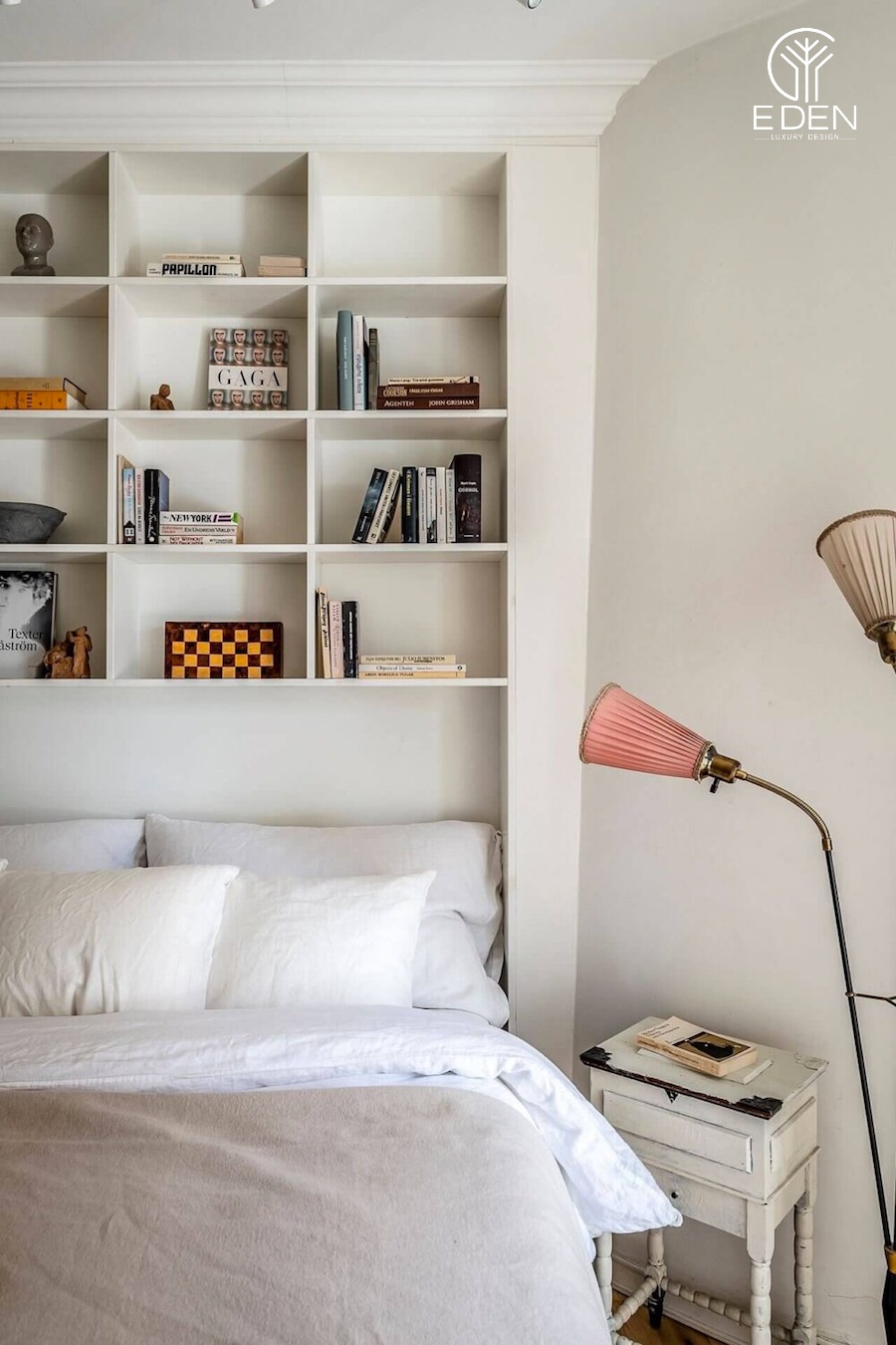 Mẫu thiết kế nội thất gắn tường tạo thành một không gian đọc sách tiện lợi