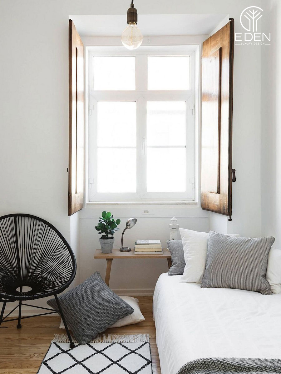Tone trắng trong thiết kế phòng ngủ dài hẹp theo phong cách Scandinavian