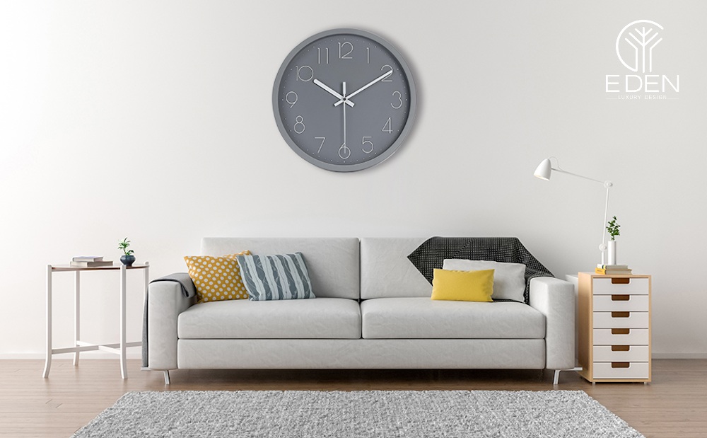 Đồng hồ chính là nội thất bạn có thể tham khảo khi trang trí tường phòng khách