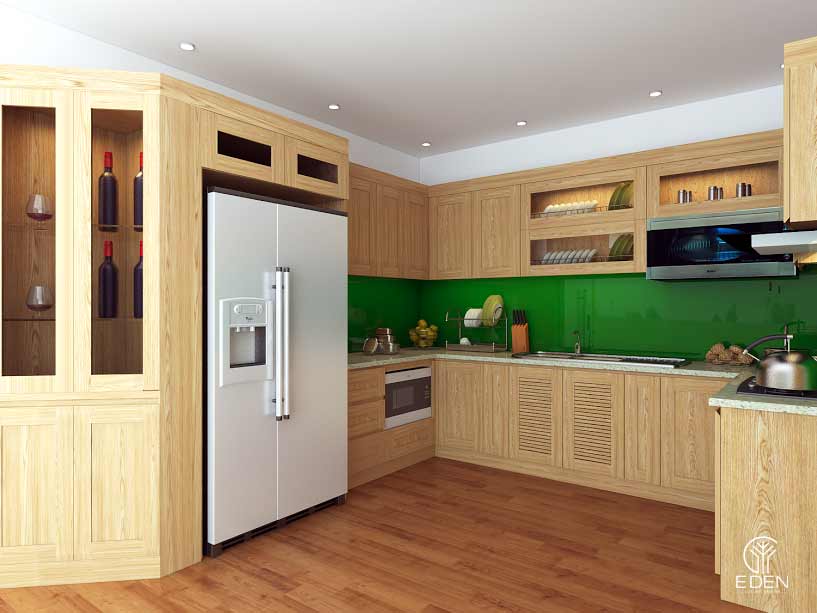 Tủ bếp được làm từ gỗ sồi đẹp mắt và sang trọng