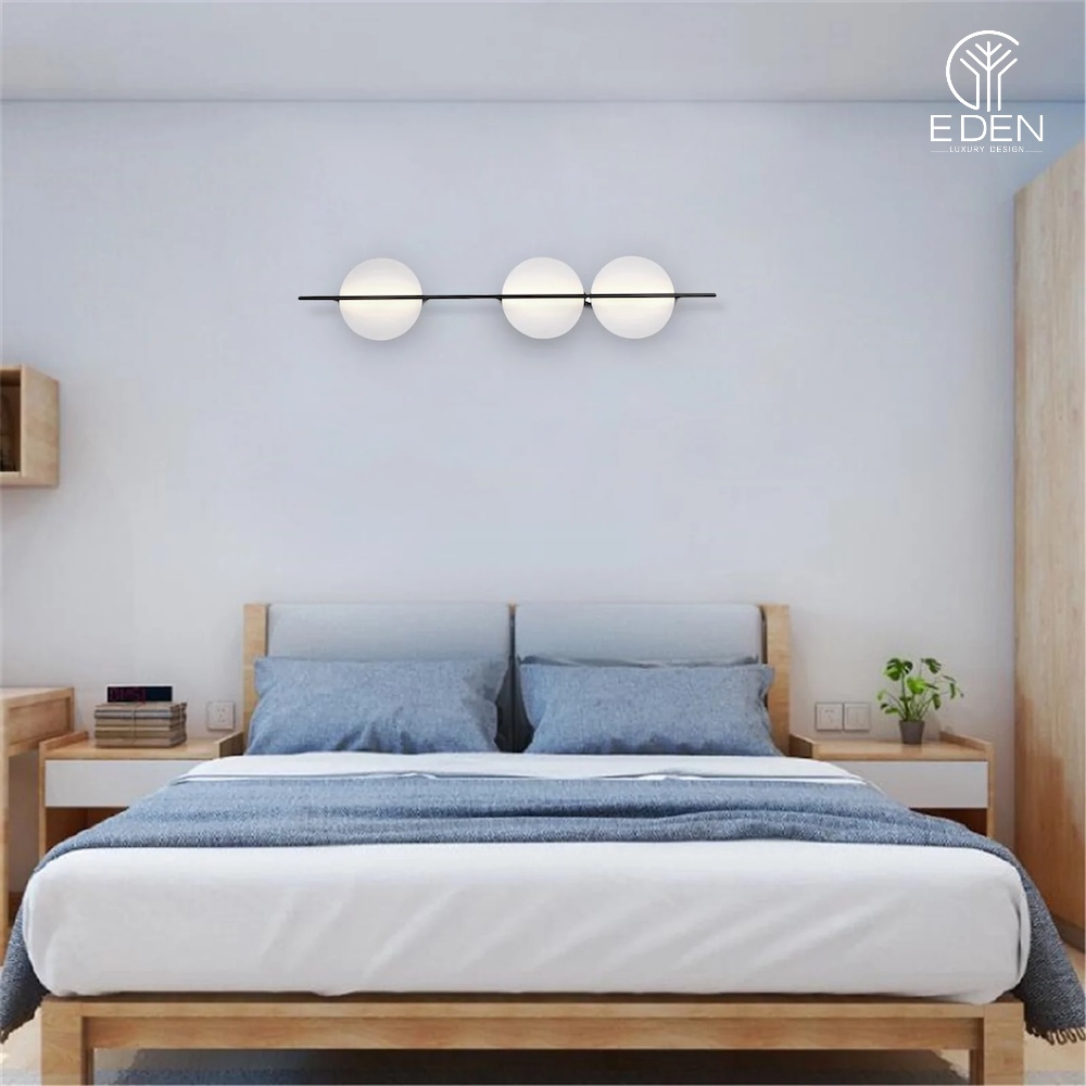 Ý tưởng đèn trang trí phòng khách tối giản được cách điệu để đặt trên đầu giường