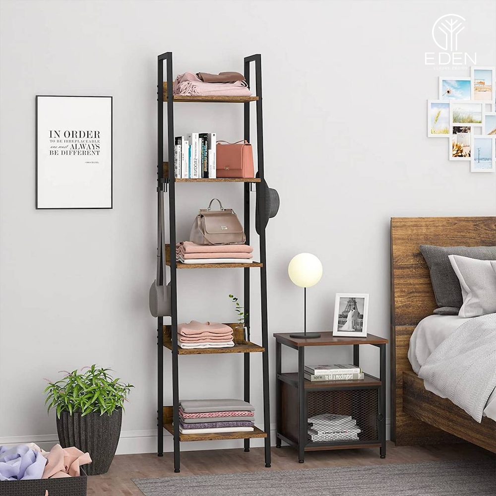 Mẫu kệ đứng tối giản có thể đặt ở nhiều vị trí trong phòng ngủ của bạn