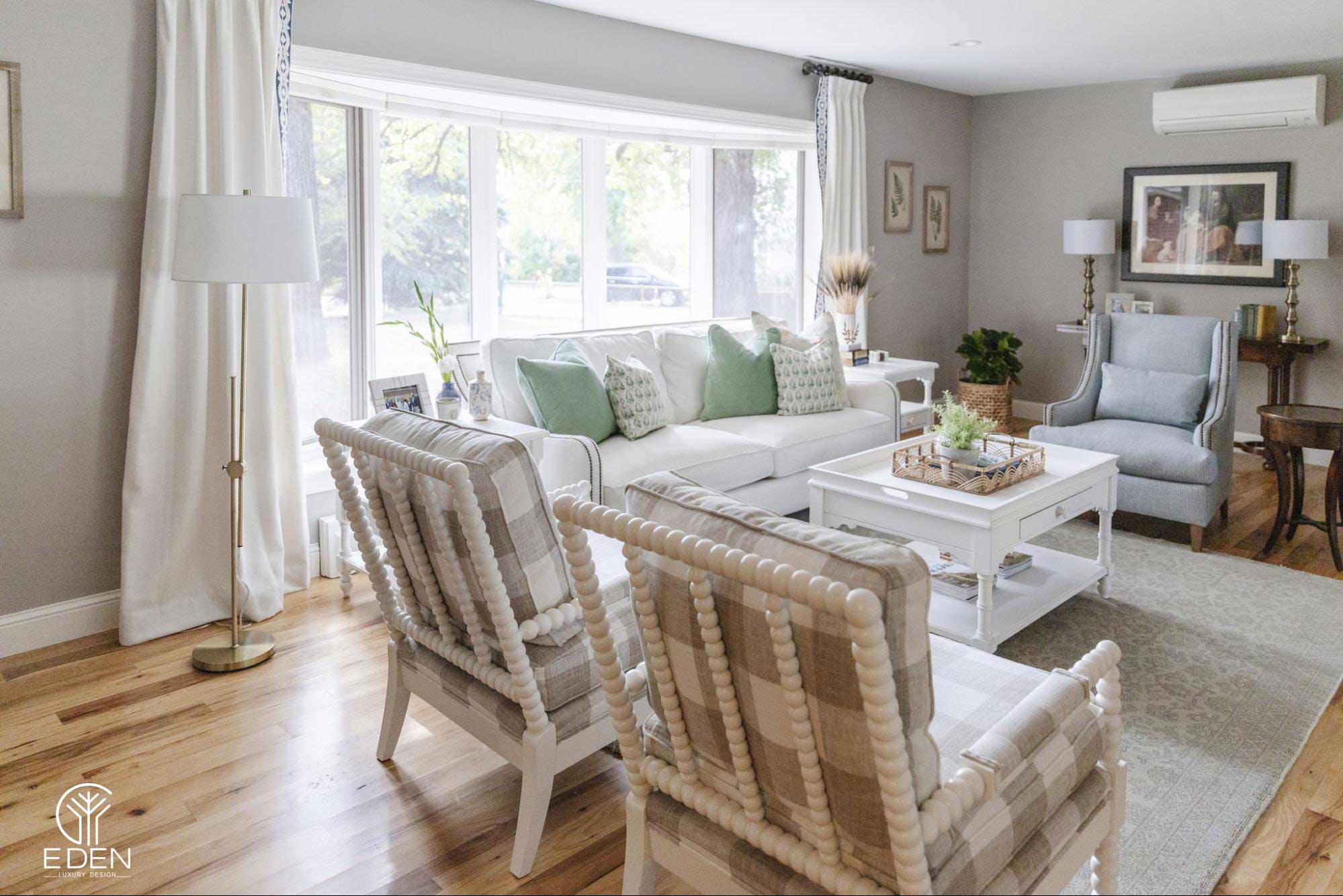 Sự đơn giản trong màu sắc tạo nên không gian thoải mái và tinh tế cho phòng khách