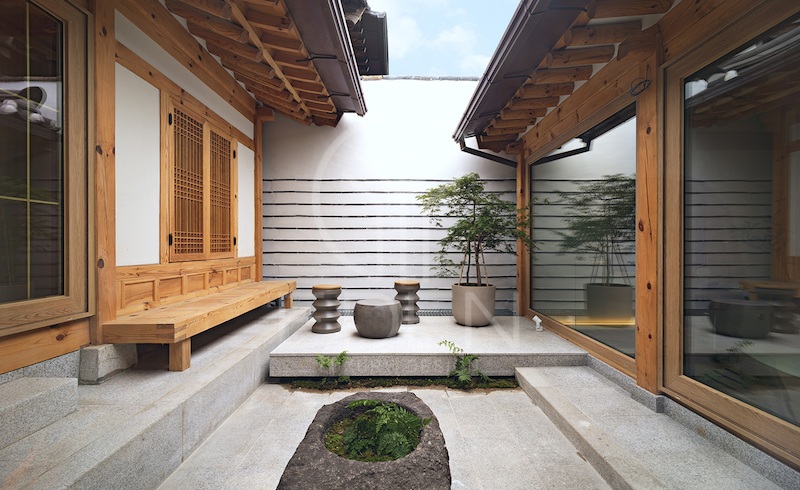 Công trình nhà ở kiểu Hàn sử dụng chất liệu chính là gỗ và mái ngói