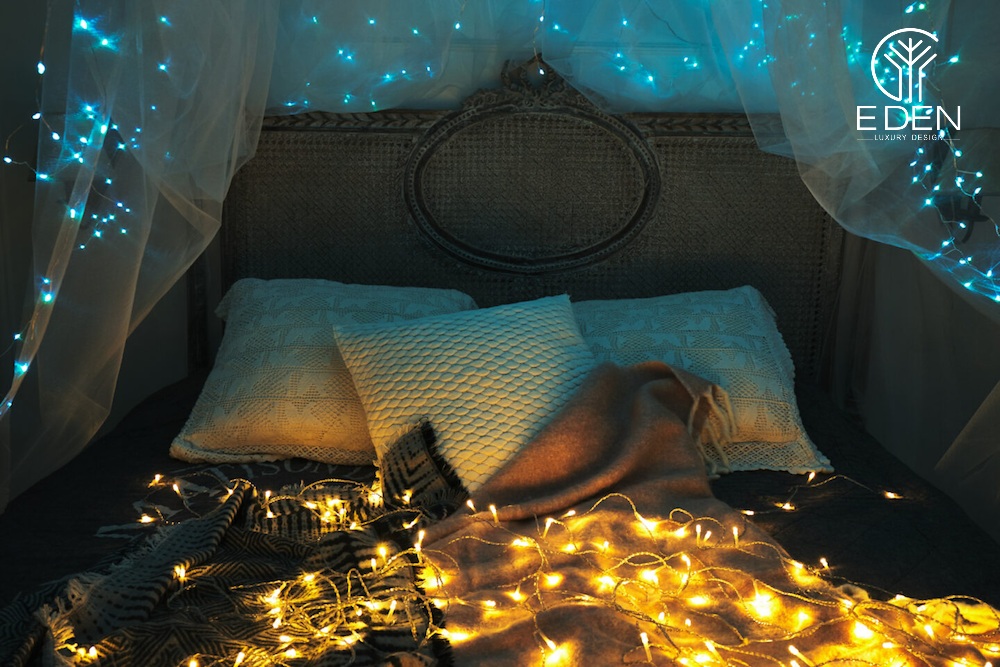 Dây đèn LED trang trí đầu giường làm cả căn phòng lung linh, ấm áp hơn