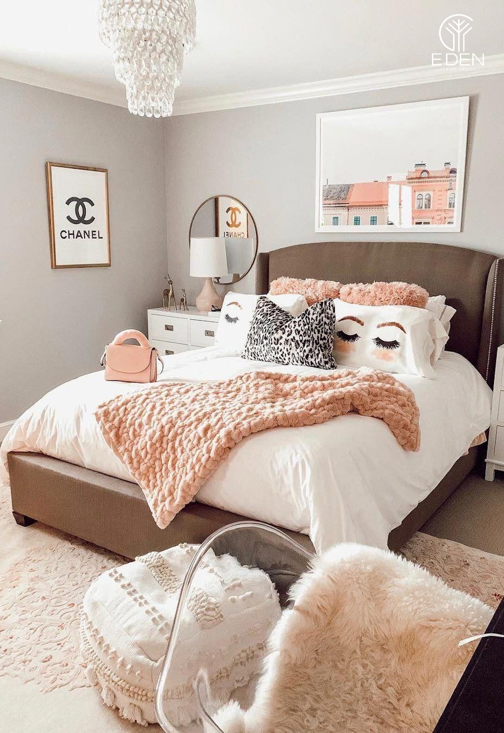 Mẫu decor đầu giường bằng những chiếc gối đáng yêu
