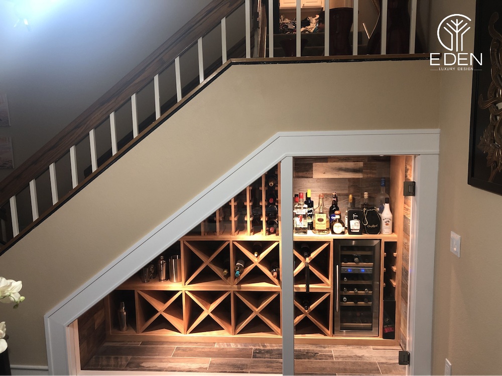 Thiết kế tủ rượu dưới gầm cầu thang nhôm giả gỗ