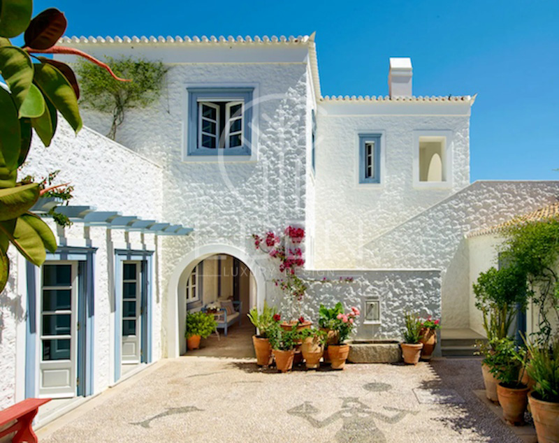 Phong cách Hy Lạp mang lại cảm giác vô cùng nhẹ nhàng và tươi sáng với tone màu trắng