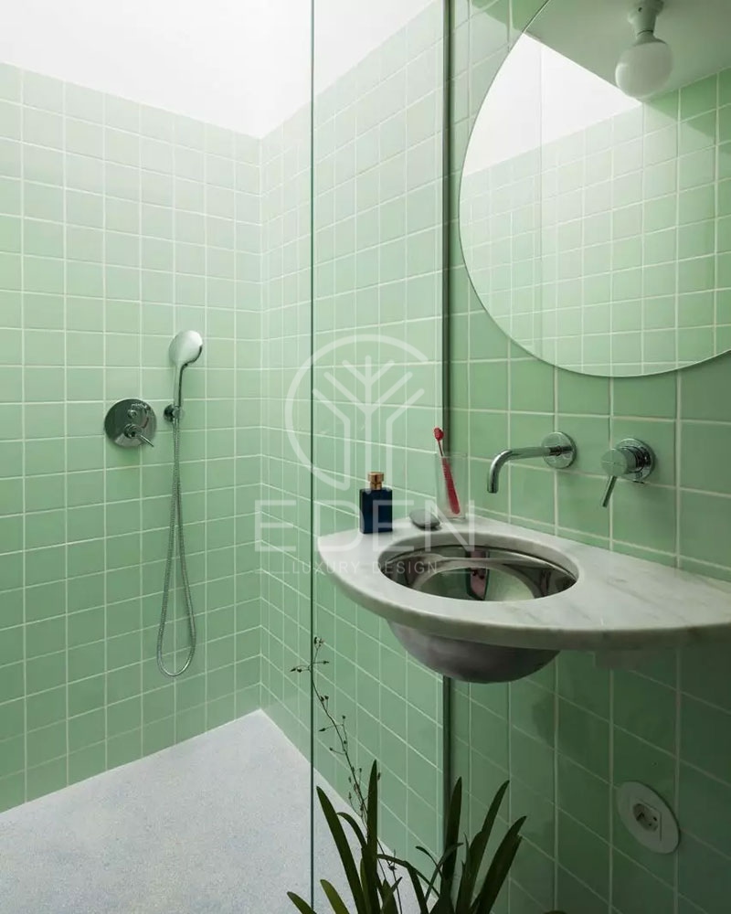 Gạch vuông xanh tạo không khí mát mẻ, trẻ trung và năng động cho phòng tắm