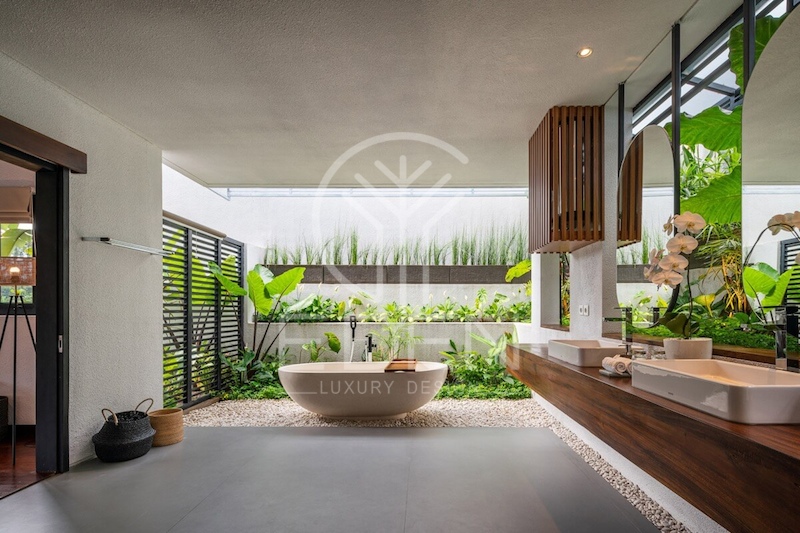 Thiết kế phòng tắm tràn đầy sức sống với không gian mở hiện đại