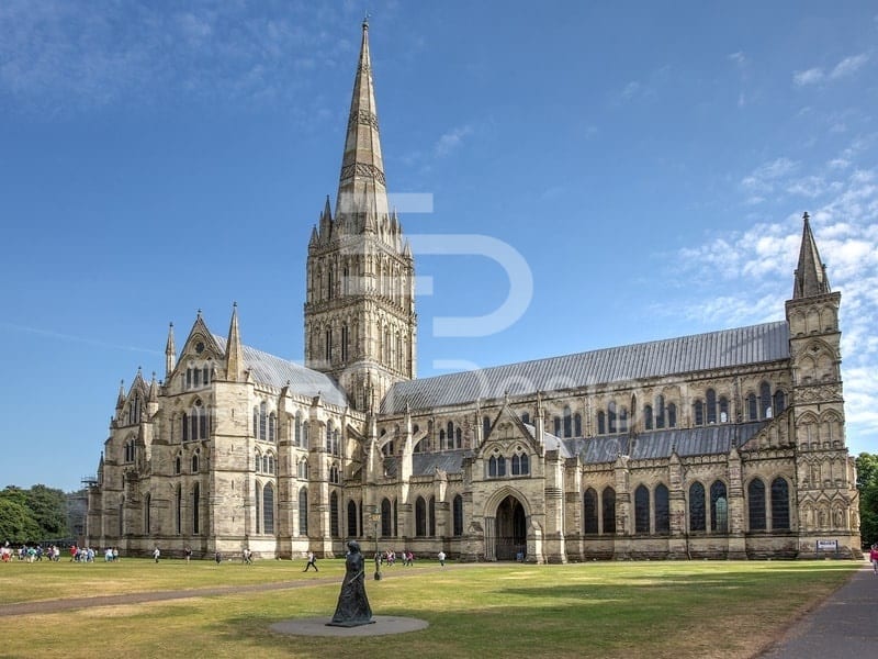 Nhà thờ Salisbury là biểu tượng cho kiến trúc Gothic tại Anh thời kỳ đầu