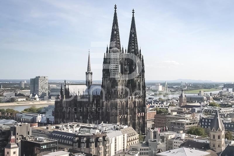 Nhà thờ Cologne ở Đức là một trong những kiến trúc “khủng” nhất thời kỳ Romanesque