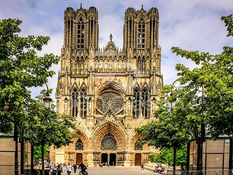 Nhà thờ Đức Bà Reims mang giá trị to lớn về cả tôn giáo lẫn kiến trúc