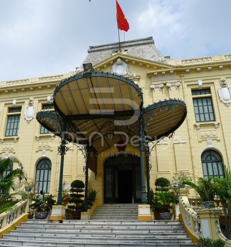 Mái che cửa chính của Nhà khách chính phủ mang đặc điểm của Art Nouveau