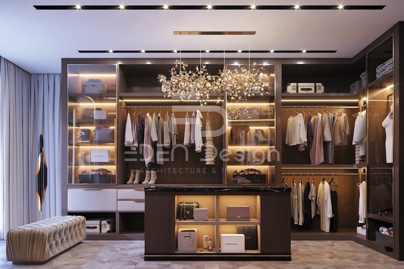 Phòng thay đồ Luxury sang trọng được tô điểm bằng đồ nội thất gỗ tự nhiên và đèn chùm xa hoa