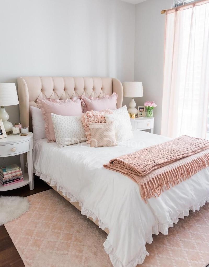Thiết kế phòng ngủ 13m2 hiện đại dùng màu hồng pastel làm gam màu chính
