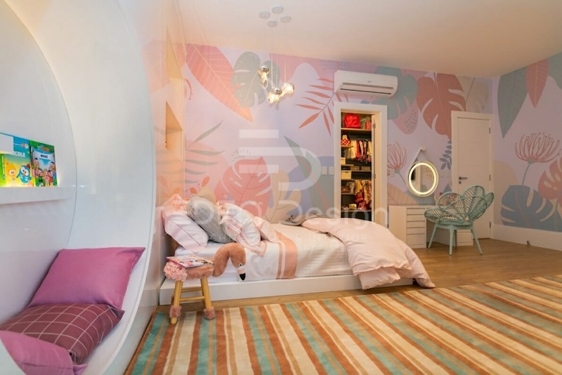 Phòng ngủ đầy màu sắc dành cho bé gái có diện tích 35m2