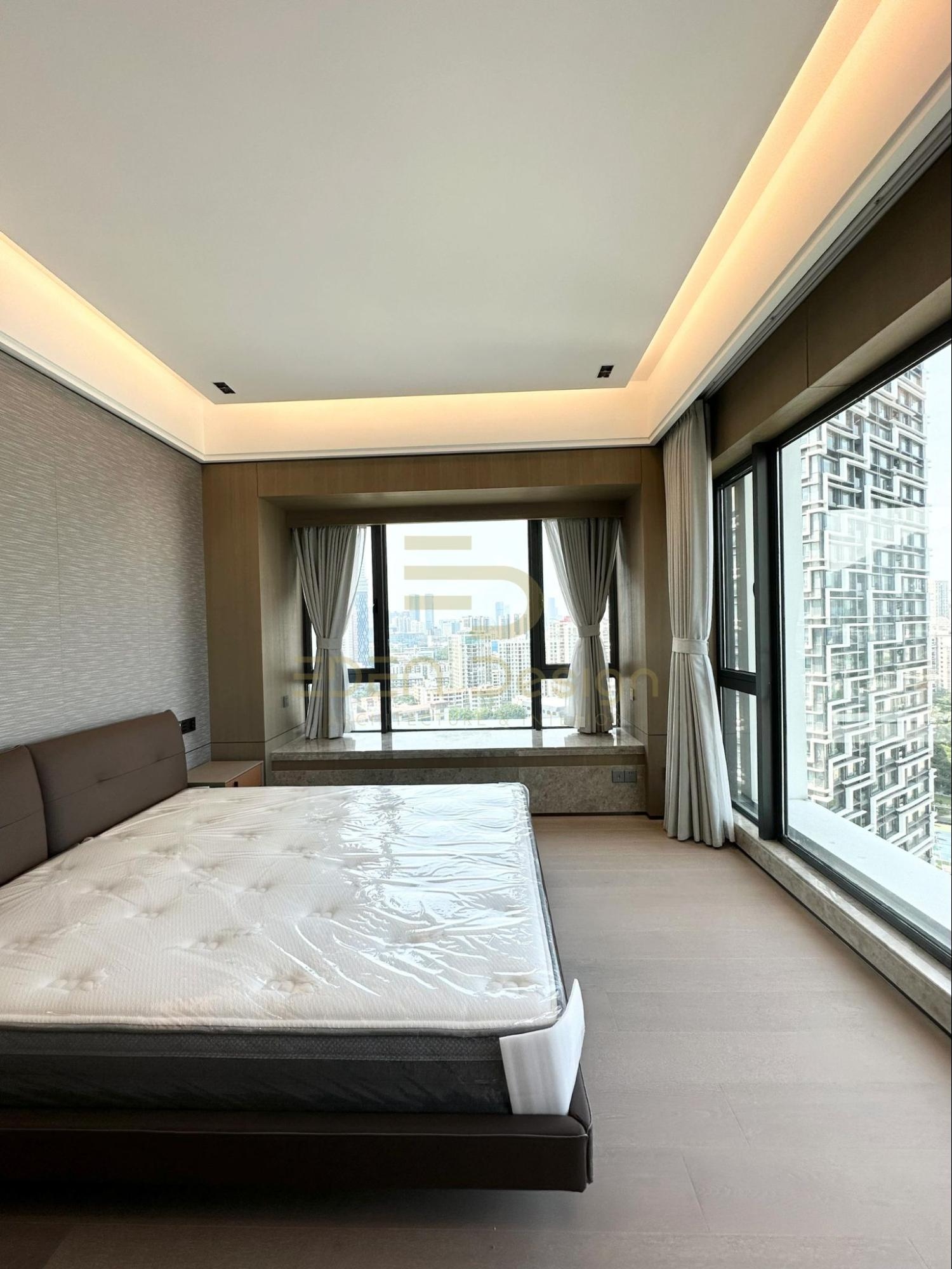 Phòng ngủ với tone màu trung tính và nội thất đơn giản