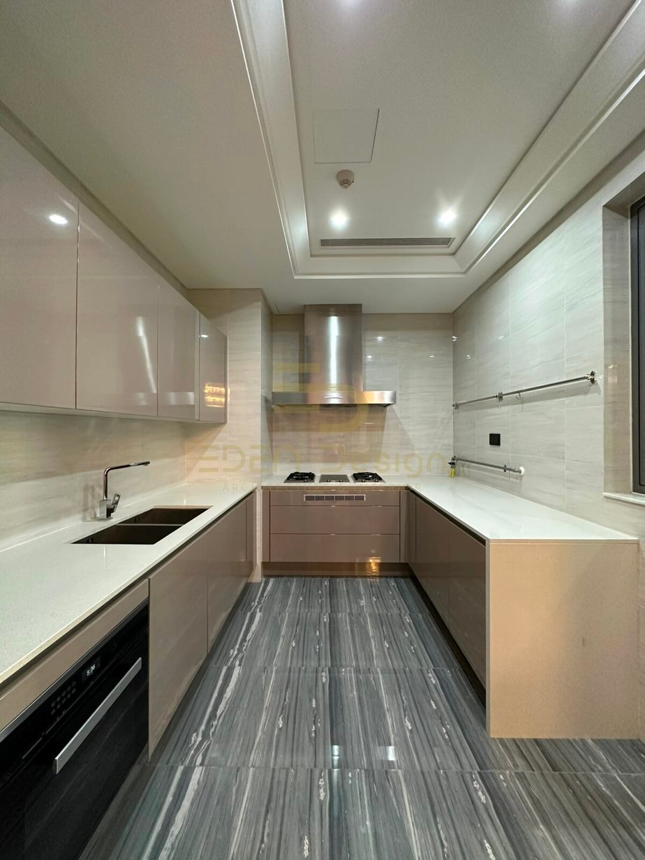 Căn bếp được thiết kế đơn giản nhưng đầy đủ nội thất cơ bản