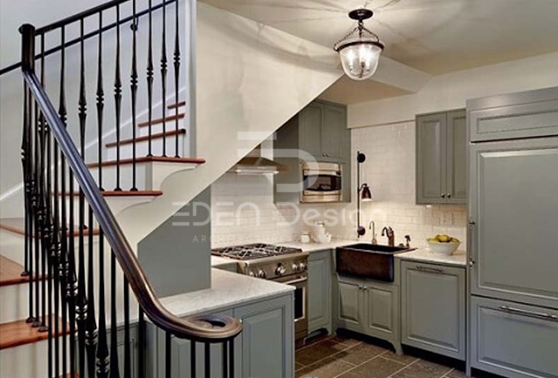 Mẫu thiết kế phòng bếp đơn giản nhưng đầy đủ tiện nghi ngay dưới cầu thang