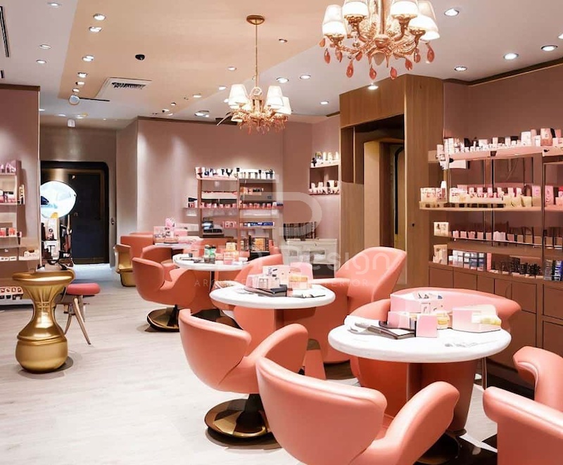Bố trí tiệm nail màu hồng theo kiểu quán cafe tạo không khí thoải mái hơn