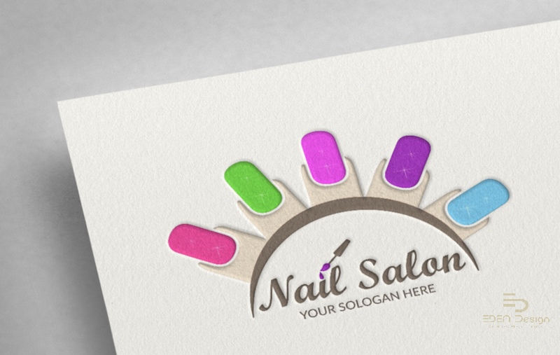 Logo tiệm nail đẹp với hình ảnh móng tay đầy màu sắc trẻ trung và năng động