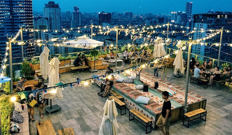Thiết kế quán cafe rooftop không gian mở thoáng mát