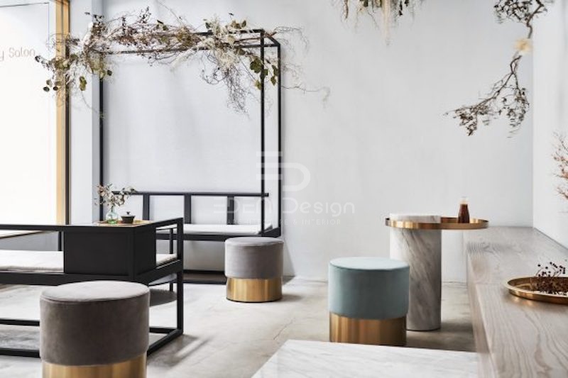 Thiết kế ghế gỗ và bàn cafe tròn giúp di chuyển linh hoạt và tạo ra nhiều không gian trống