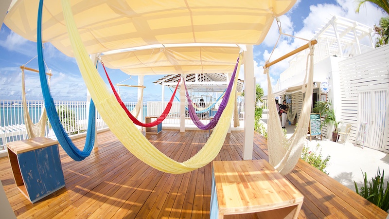 Thiết kế quán cafe võng view biển để tạo nên không gian nghỉ dưỡng bình dân