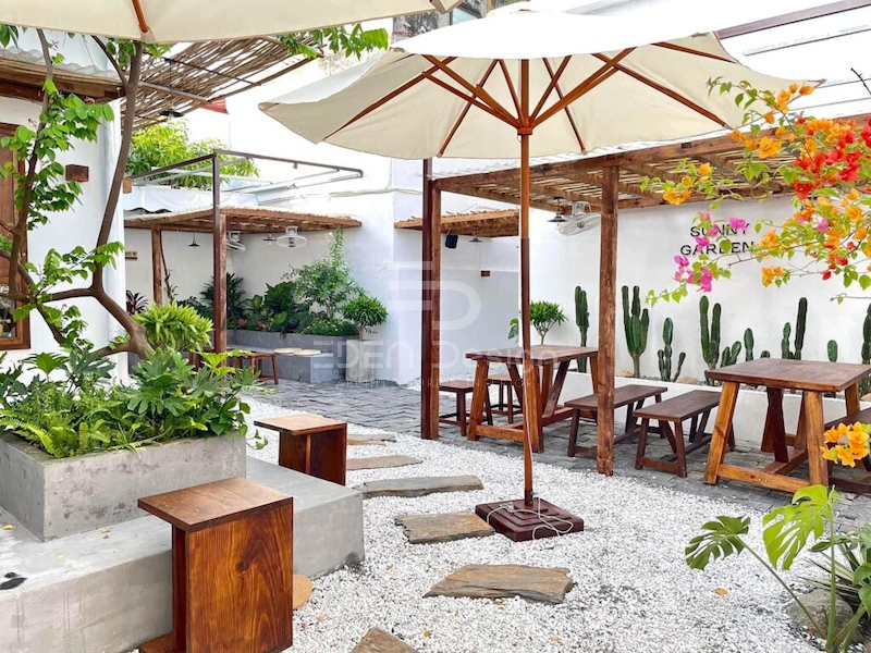 Quán cafe sân vườn phong cách Địa Trung Hải thiết kế tối giản và trẻ trung