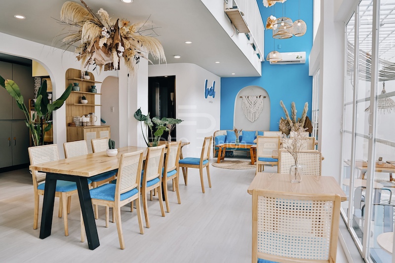 Thiết kế quán cafe phong cách Địa Trung Hải tươi mới, trẻ trung với nhiều góc chụp đẹp