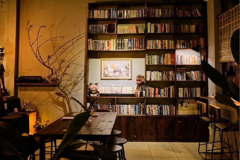 Đọc sách tại quán cafe cần không gian yên tĩnh và tính thẩm mỹ cao