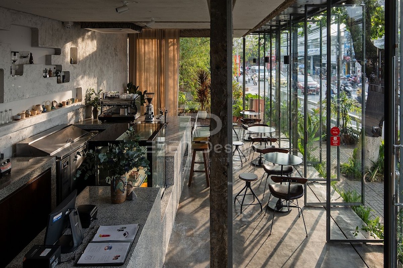 Các thiết kế sàn bằng bê tông tạo nên điểm khác biệt cho quán cafe mang phong cách Industrial