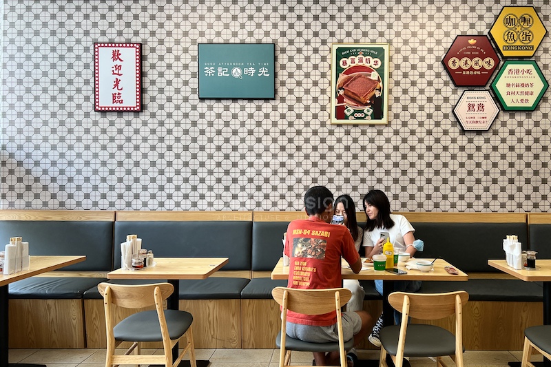 Decal giả gạch Mosaic cổ trang trí quán cafe kết hợp quán ăn theo phong cách HongKong